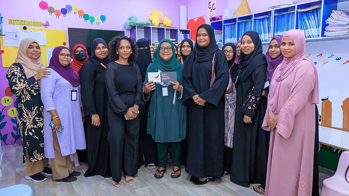 ހޯކްސްއިން ޓީޗަރުންނަށް ސްމާޓް ރިފިއުލިން ވައުޗަރު ދީފި